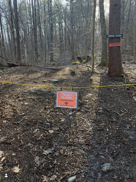 A trails closed sign on Upper Flow at Saxon Hill in Essex VT